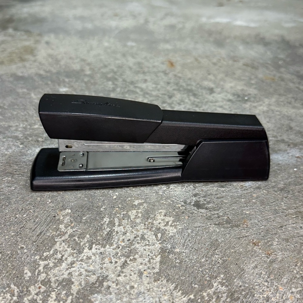 Swingline Full Strip Desktop Stapler 40XXX